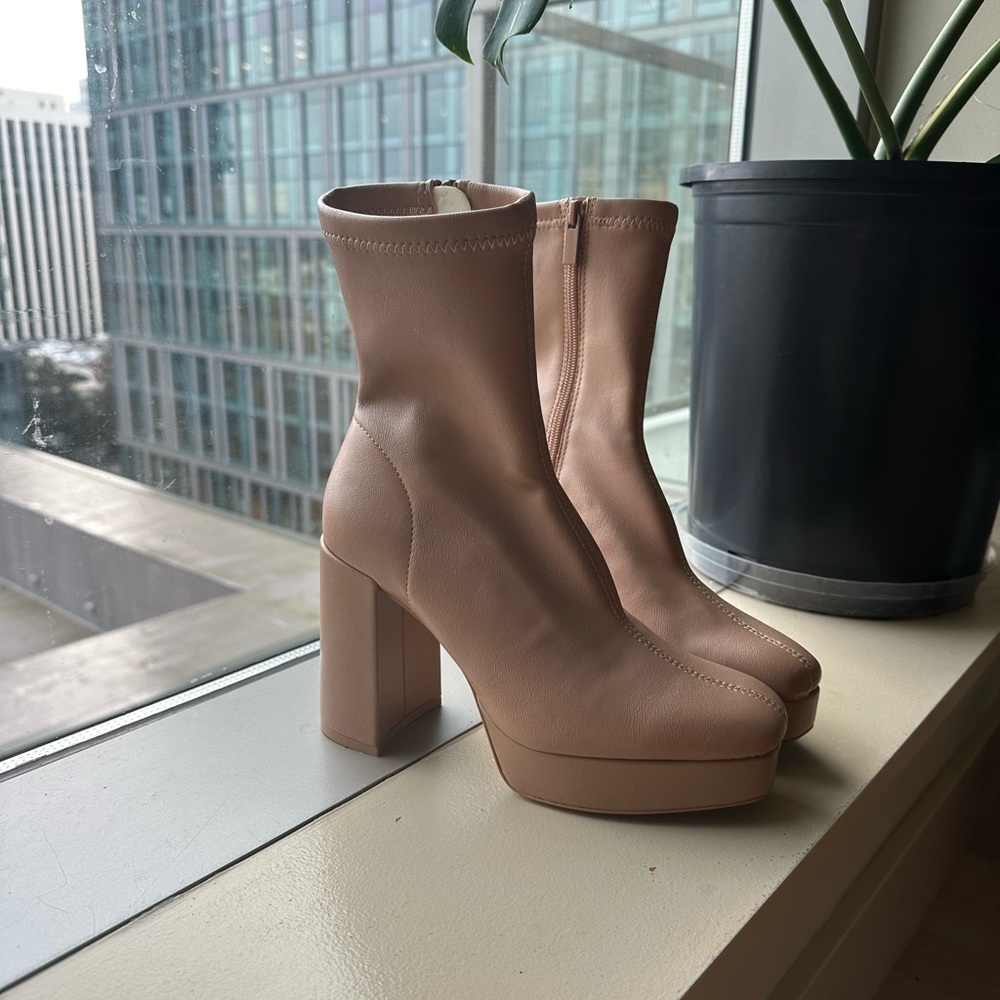 NWT Stradivarius mid heel sock boot